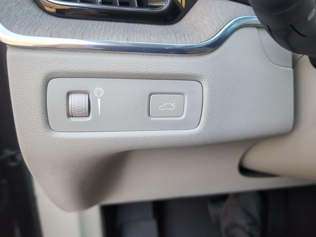 used 2018 Volvo XC60 car, priced at $12,983