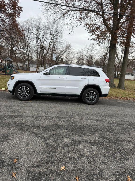used 2017 Jeep Grand Cherokee car, priced at $10,995