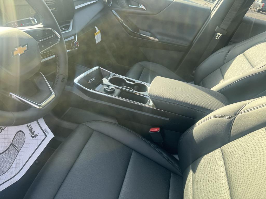 new 2026 Chevrolet Equinox car, priced at $32,680