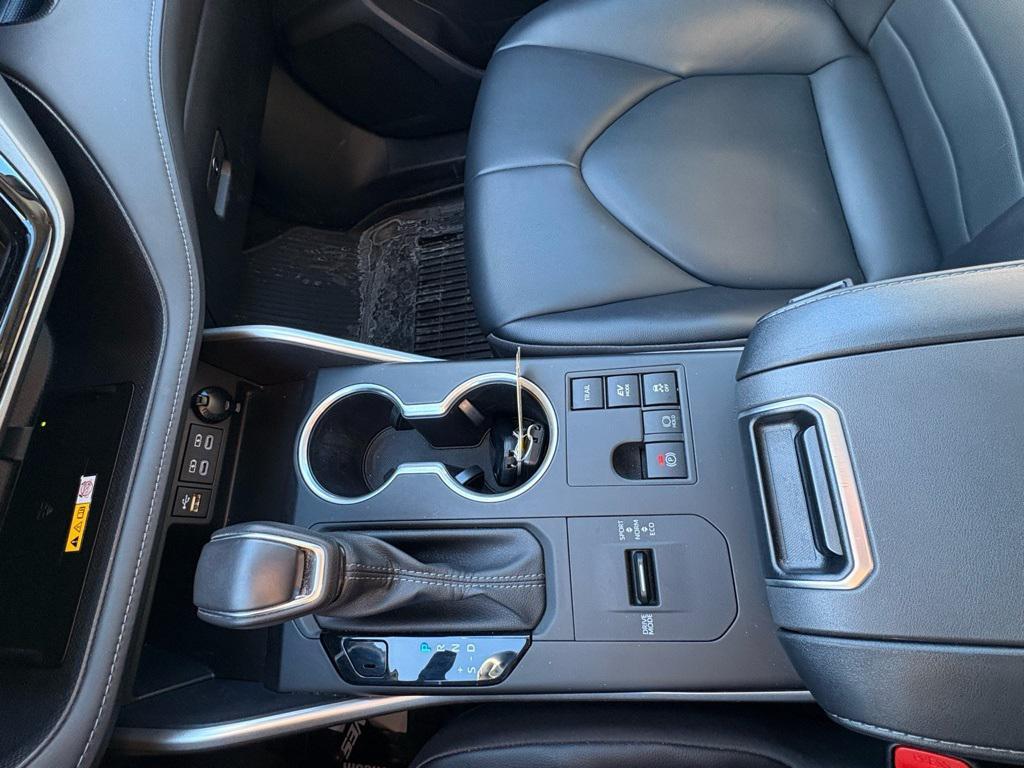 used 2024 Toyota Highlander Hybrid car, priced at $43,836