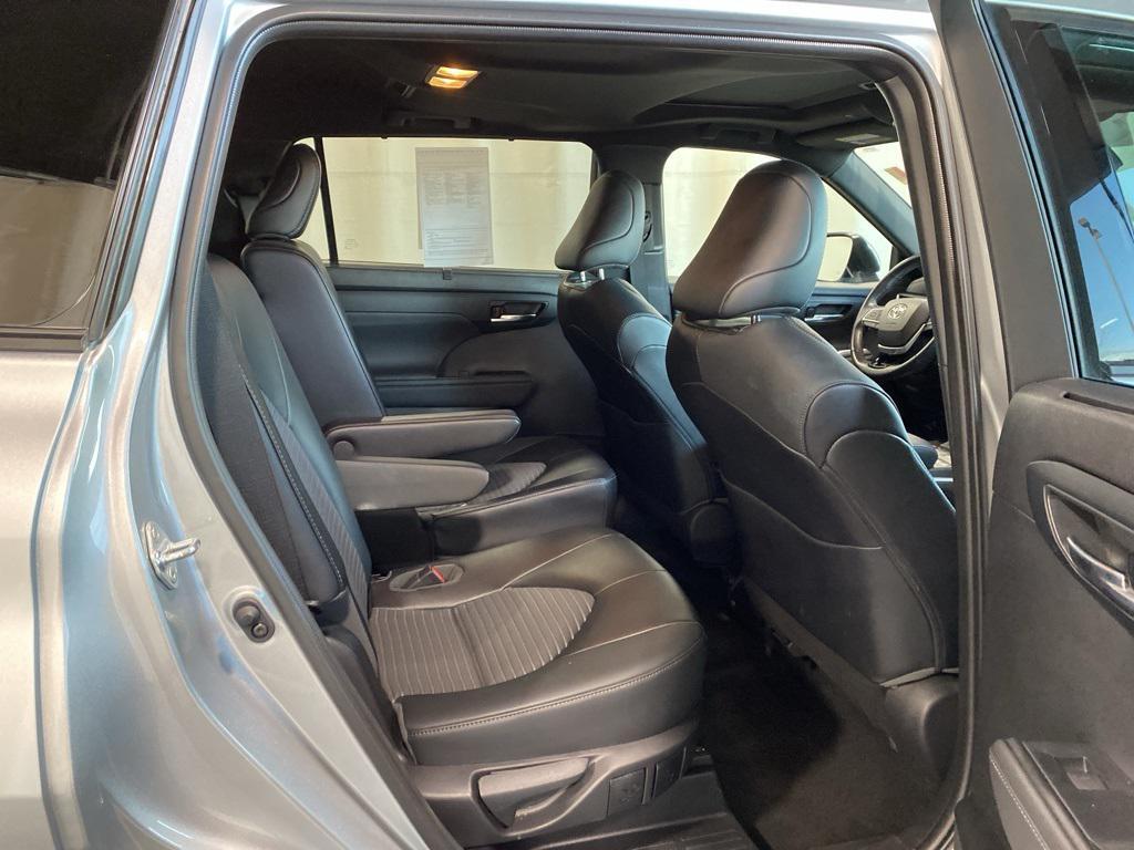 used 2022 Toyota Highlander car, priced at $34,942