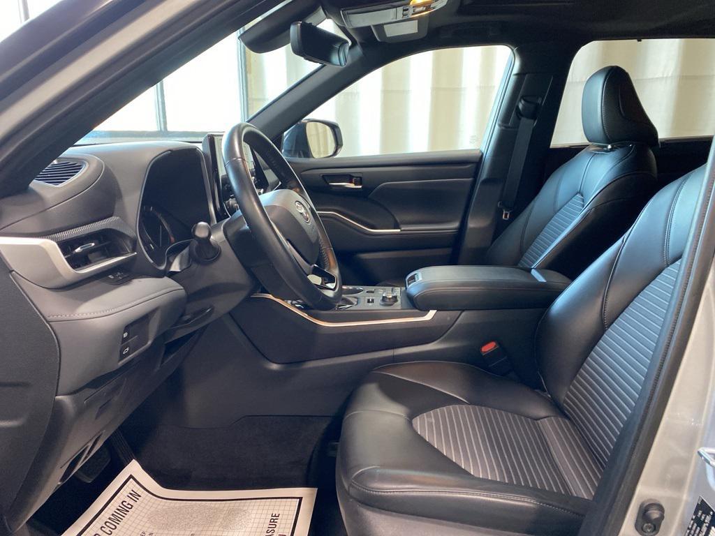 used 2022 Toyota Highlander car, priced at $34,942