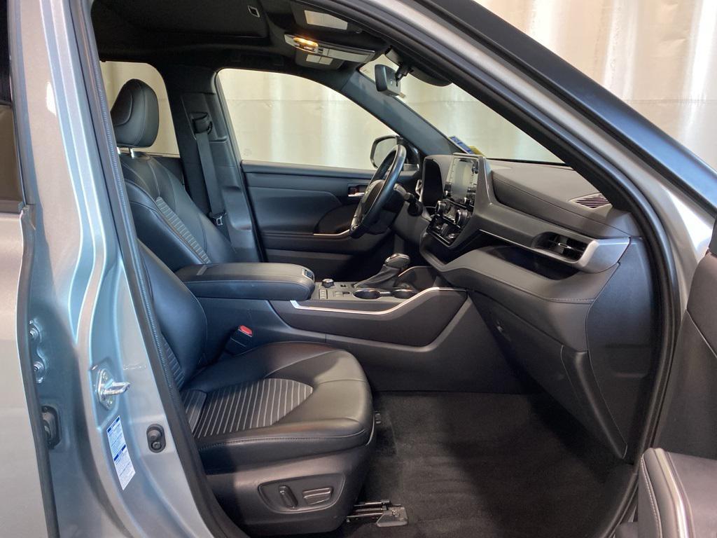 used 2022 Toyota Highlander car, priced at $34,942