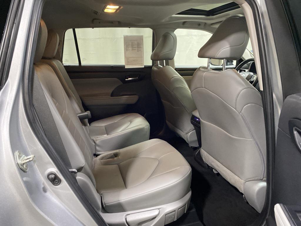 used 2023 Toyota Highlander car, priced at $33,065