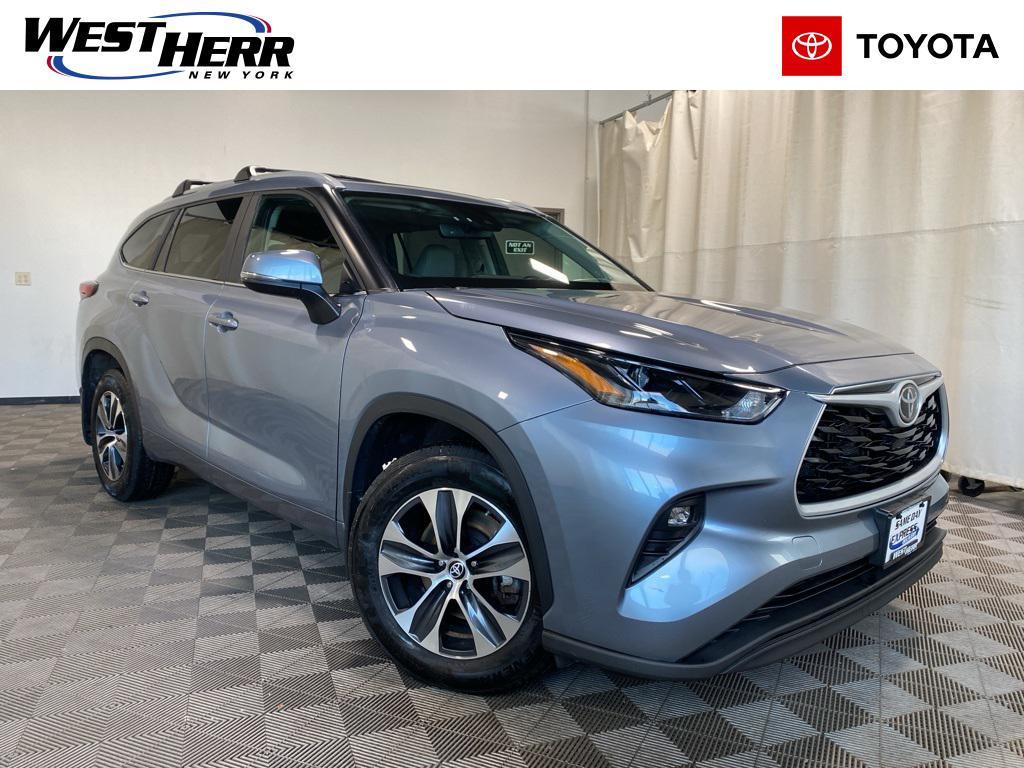 used 2023 Toyota Highlander car, priced at $33,981