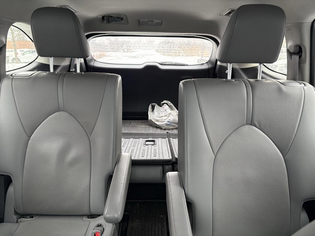 used 2021 Toyota Highlander car, priced at $29,984