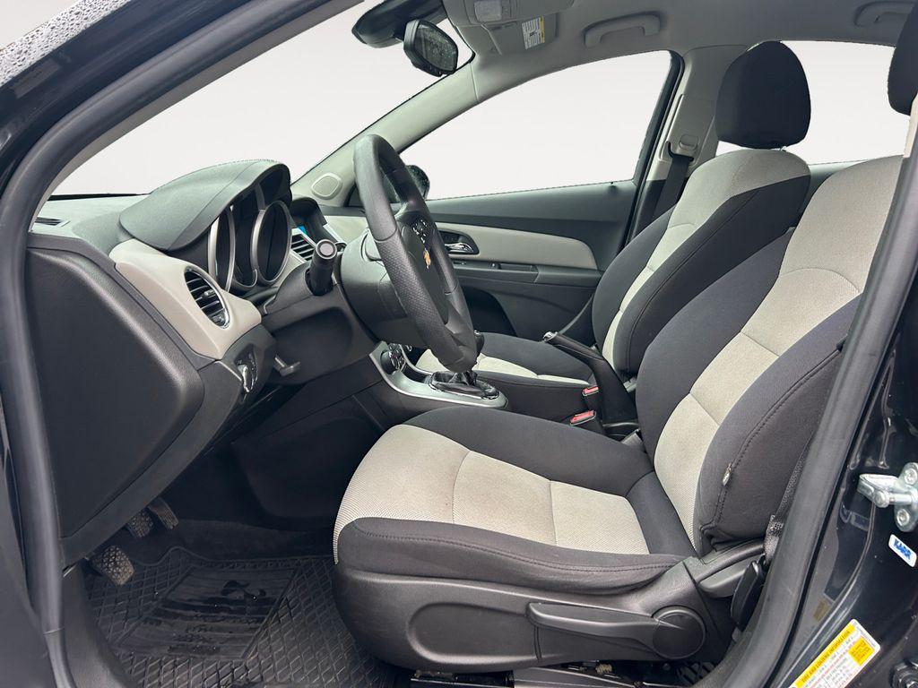 used 2016 Chevrolet Cruze Limited car, priced at $9,999