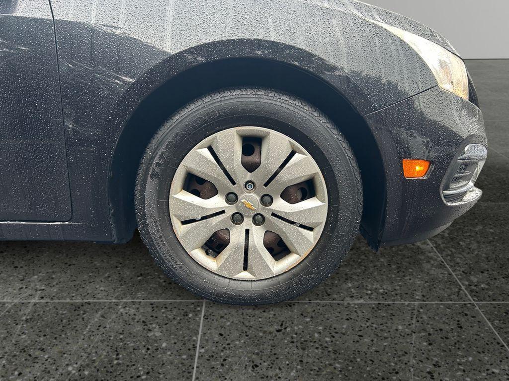 used 2016 Chevrolet Cruze Limited car, priced at $9,999