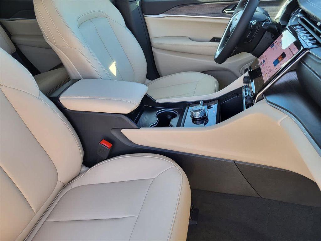 new 2025 Jeep Grand Cherokee L car, priced at $45,953