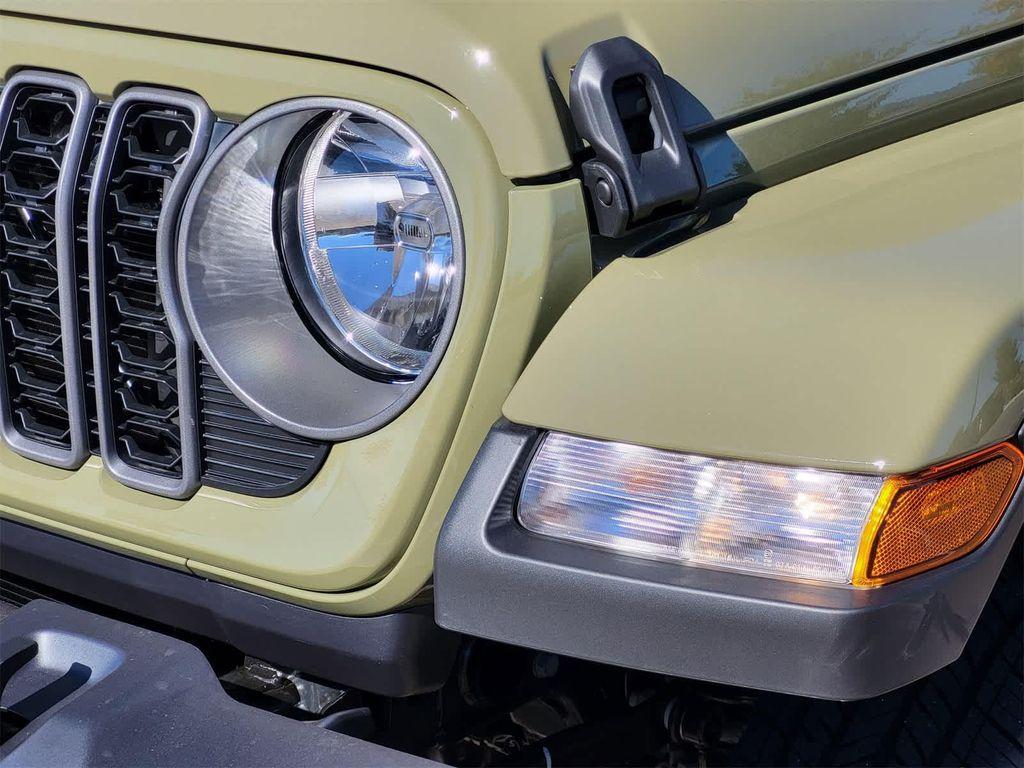 new 2025 Jeep Gladiator car, priced at $43,118