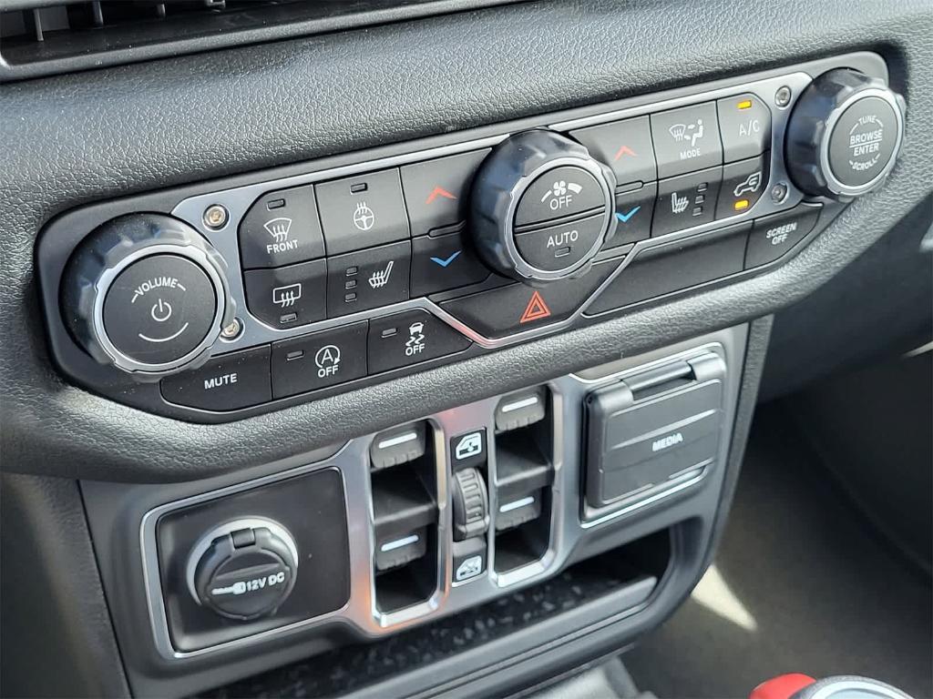 new 2025 Jeep Wrangler car, priced at $43,797