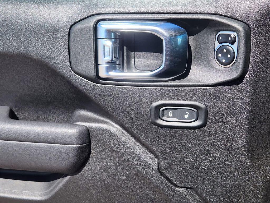 new 2025 Jeep Wrangler car, priced at $43,001