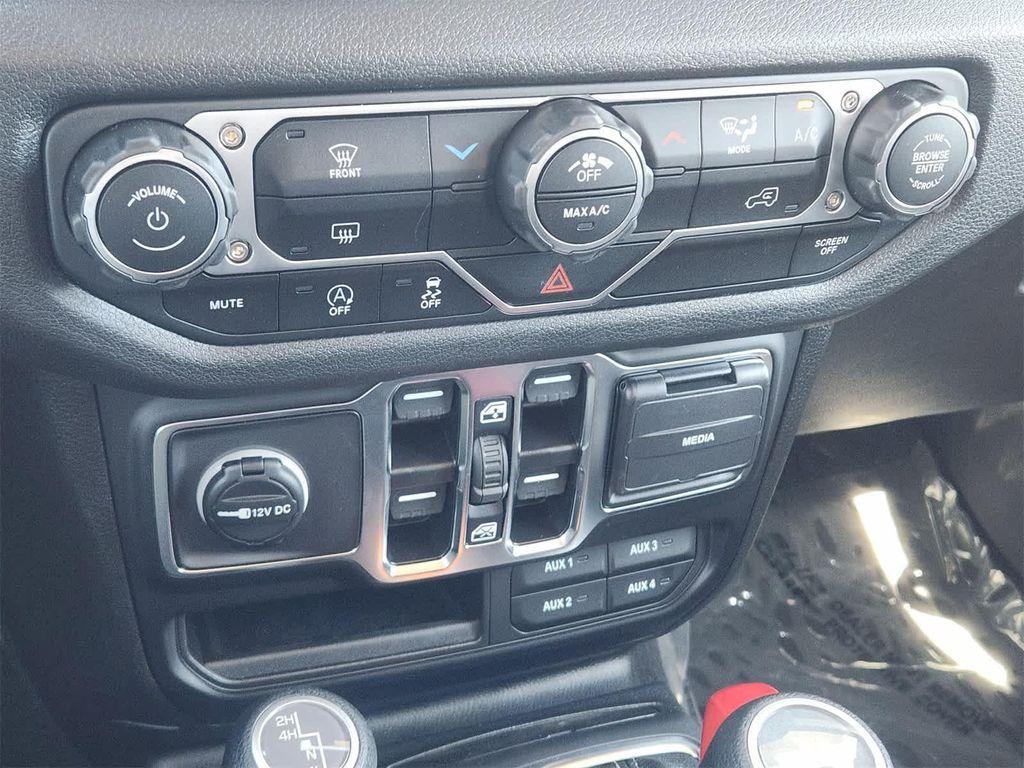 new 2025 Jeep Wrangler car, priced at $43,001