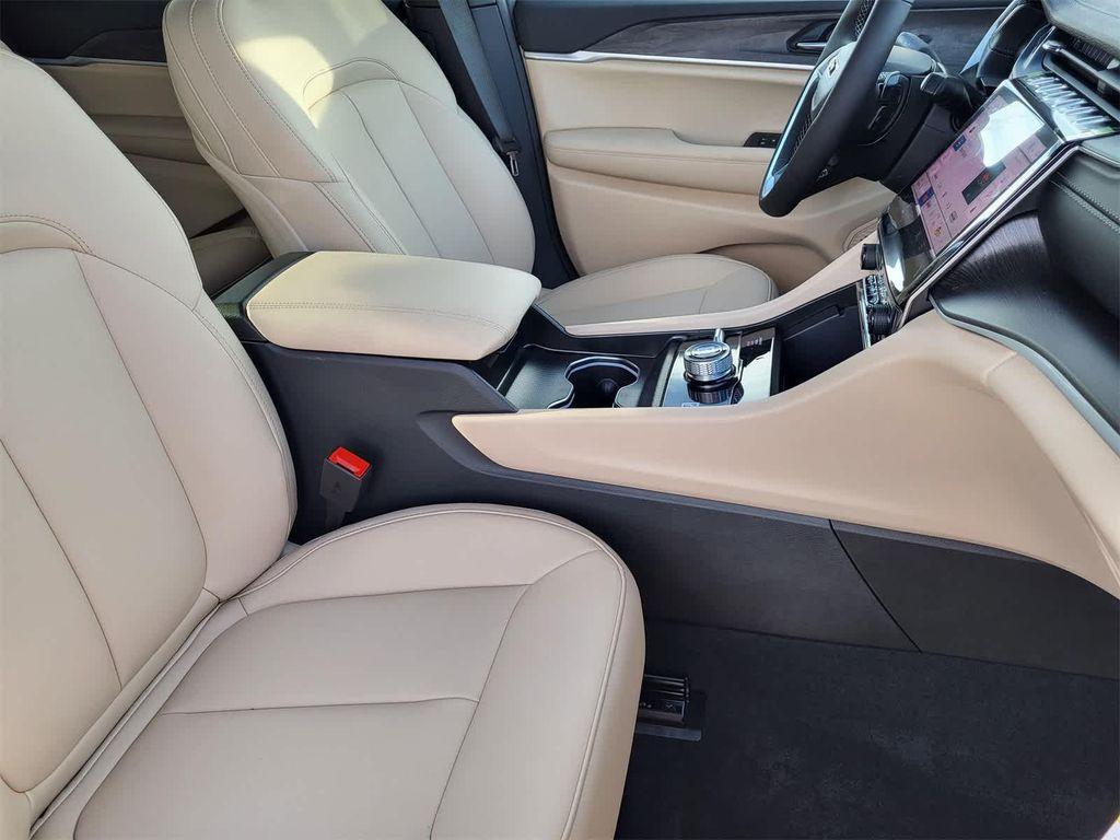 new 2025 Jeep Grand Cherokee L car, priced at $45,394