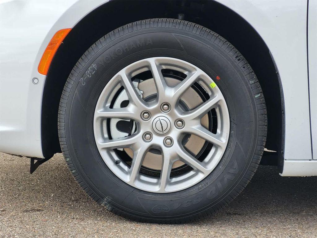 new 2026 Chrysler Pacifica car, priced at $39,420