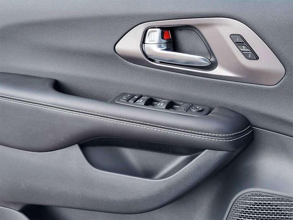 new 2026 Chrysler Pacifica car, priced at $39,420