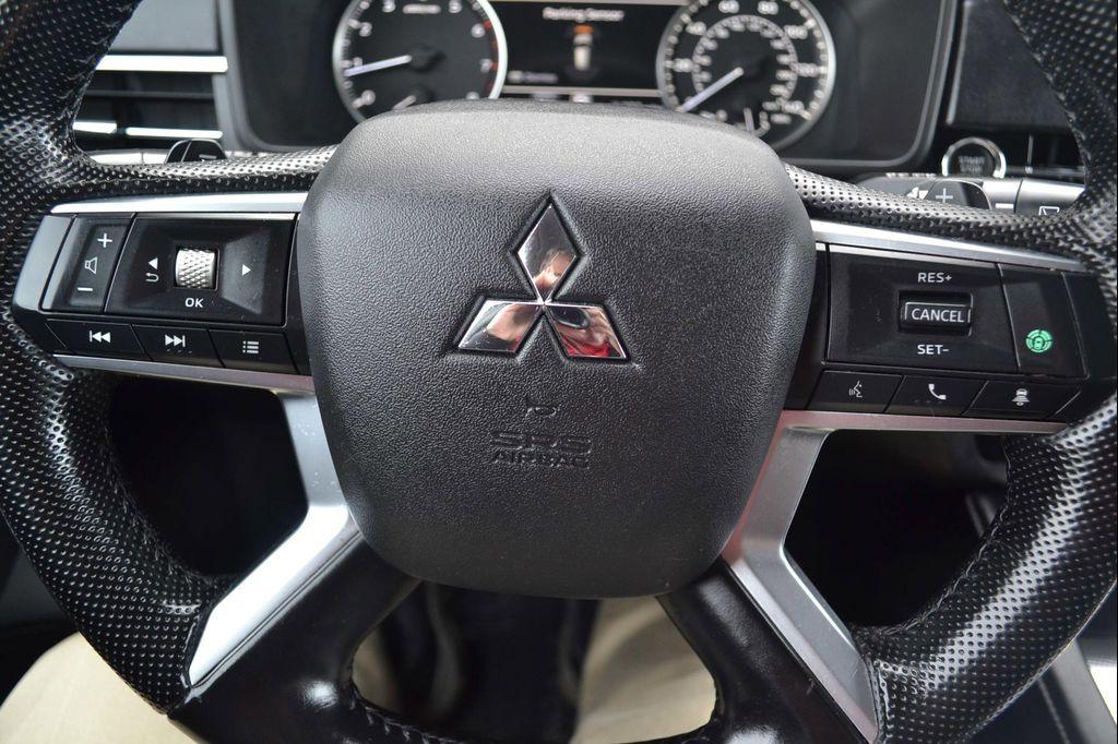 2022 Alloy Silver Metallic Mitsubishi Outlander