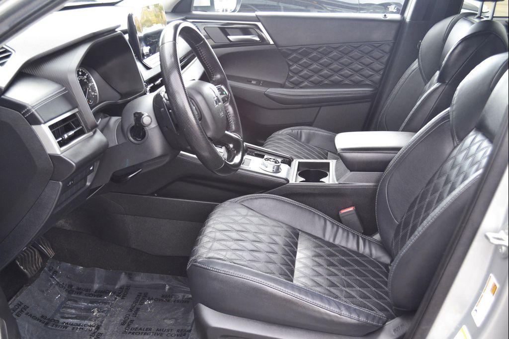 2022 Alloy Silver Metallic Mitsubishi Outlander