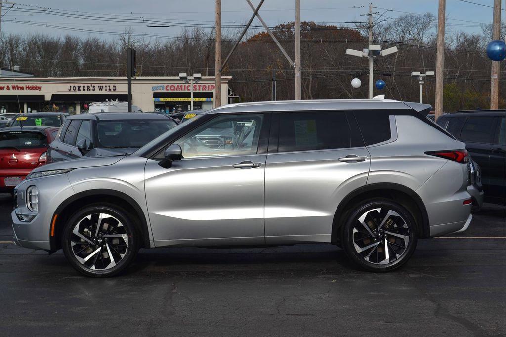 2022 Alloy Silver Metallic Mitsubishi Outlander