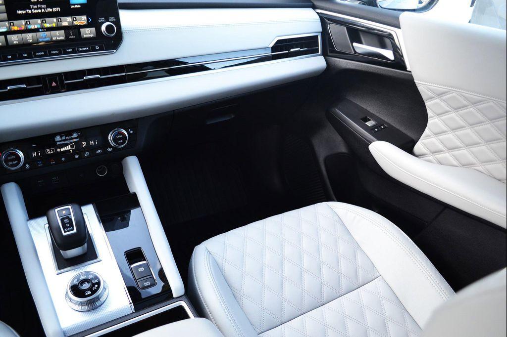 used 2024 Mitsubishi Outlander car, priced at $29,997