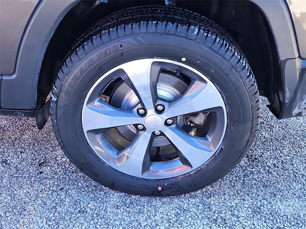 used 2019 Jeep Cherokee car, priced at $14,862