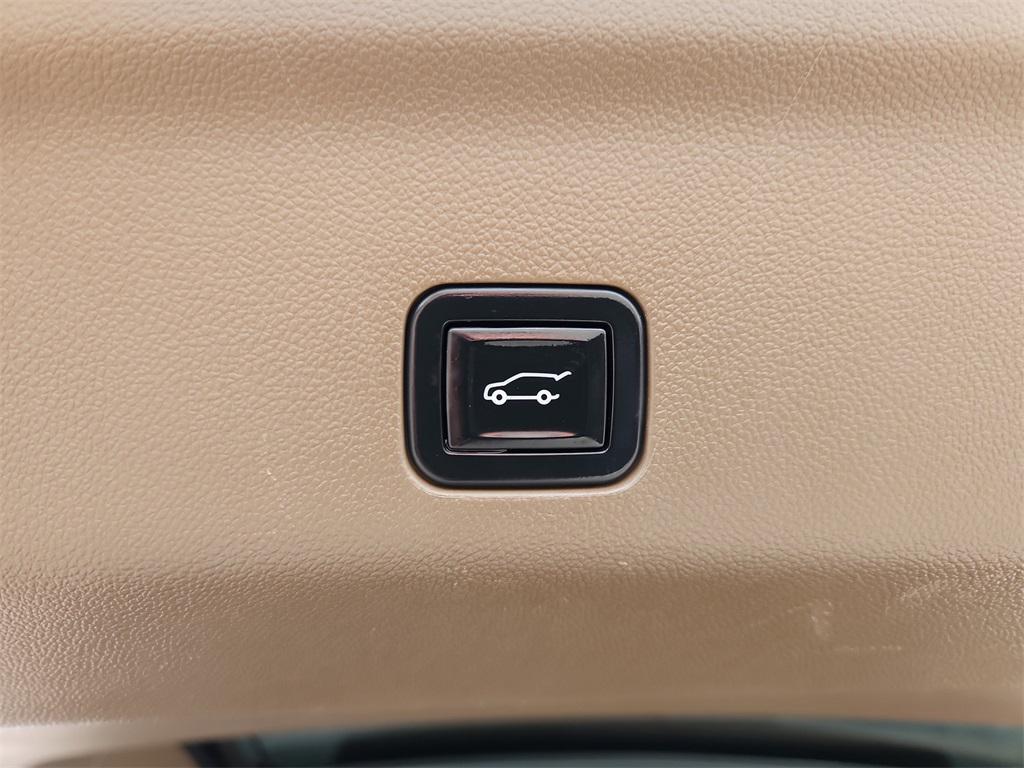 used 2022 GMC Yukon XL car, priced at $54,587