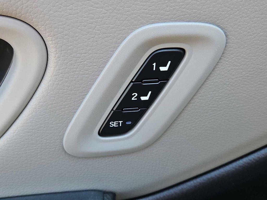 used 2025 Honda Pilot car, priced at $43,898