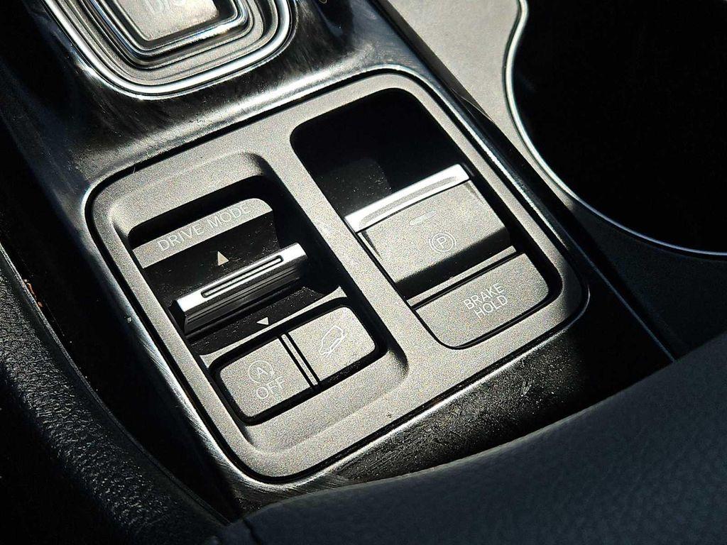 used 2025 Honda Pilot car, priced at $43,898