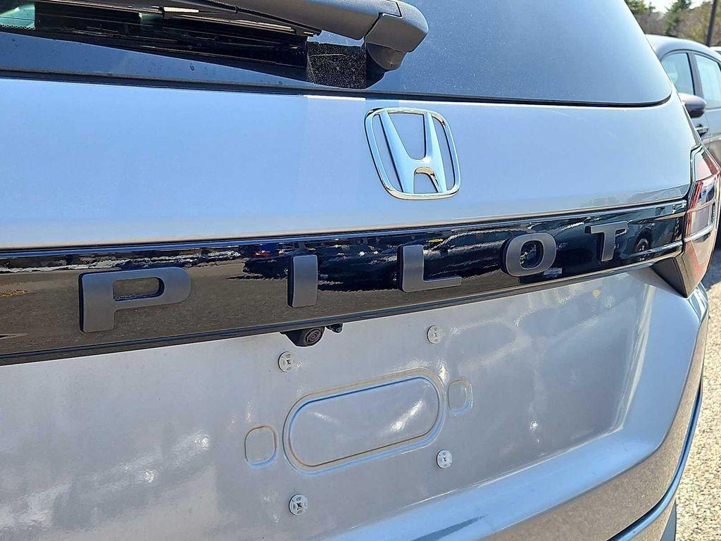 used 2025 Honda Pilot car, priced at $43,898