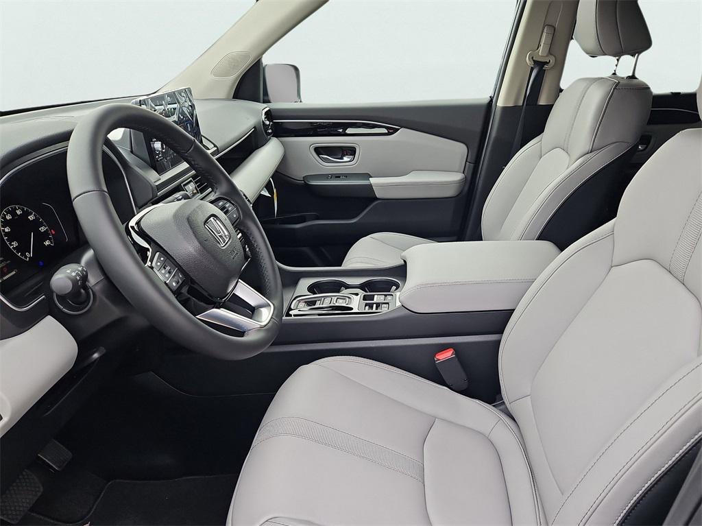 new 2025 Honda Pilot car, priced at $47,550