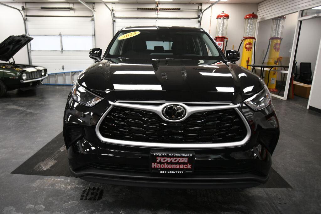 used 2023 Toyota Highlander car, priced at $33,991