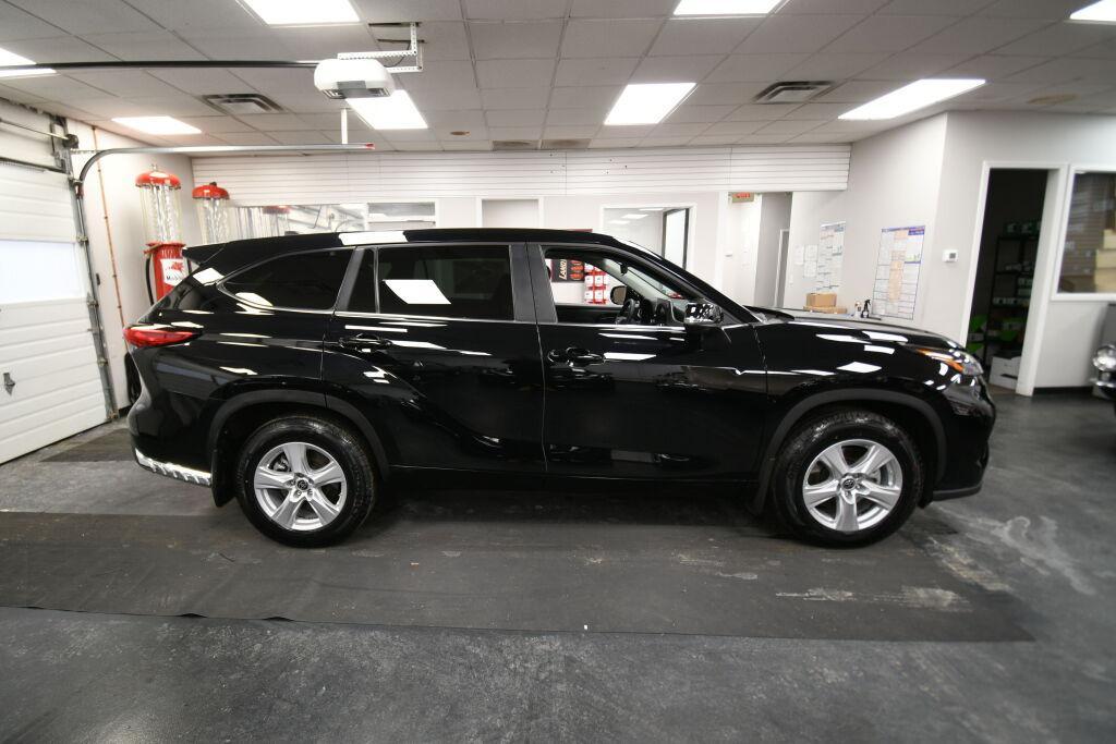 used 2023 Toyota Highlander car, priced at $33,991