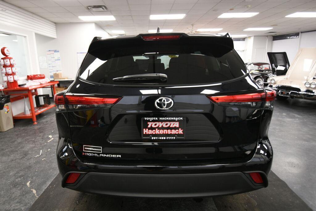 used 2023 Toyota Highlander car, priced at $33,991