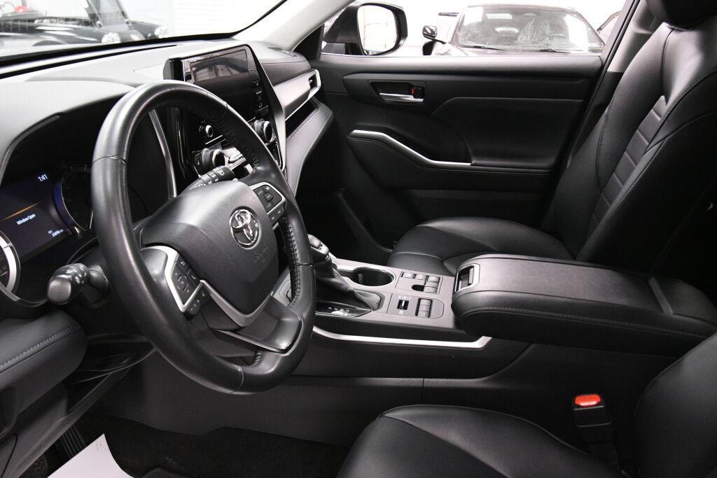 used 2023 Toyota Highlander car, priced at $35,995