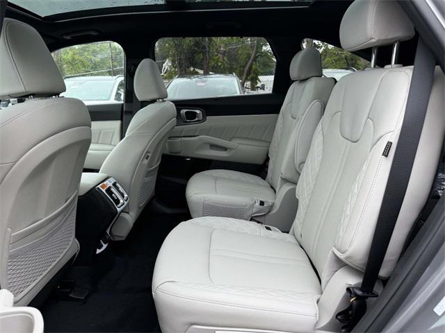 new 2025 Kia Sorento Hybrid car, priced at $45,684