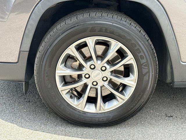 used 2019 Jeep Cherokee car, priced at $11,498
