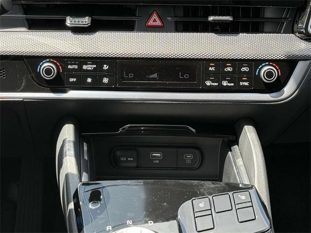 new 2025 Kia Sportage Hybrid car, priced at $30,276