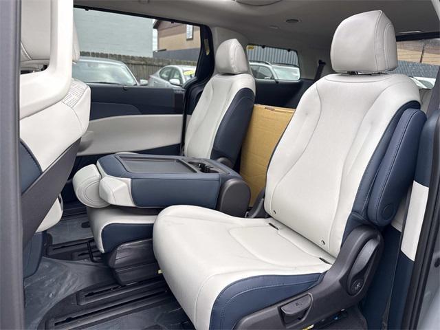 new 2026 Kia Carnival Hybrid car, priced at $46,375