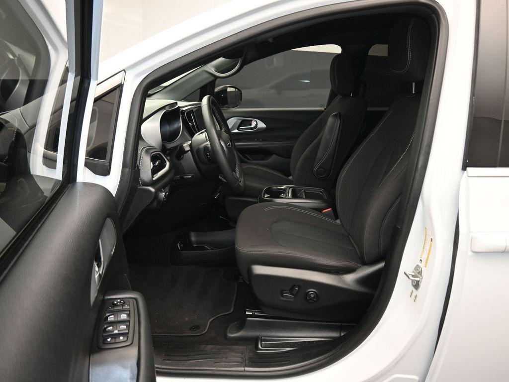 used 2024 Chrysler Pacifica car, priced at $30,999