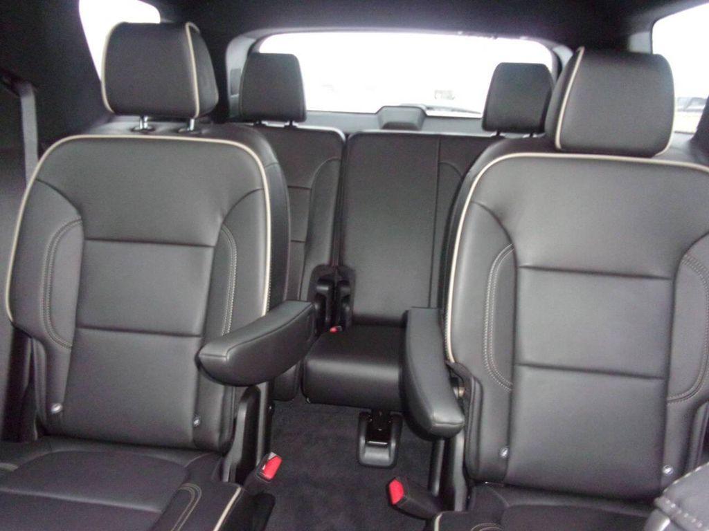 used 2023 Chevrolet Traverse car, priced at $33,999