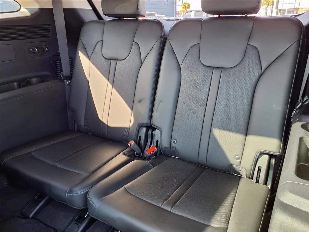 used 2023 Kia Sorento car, priced at $29,900