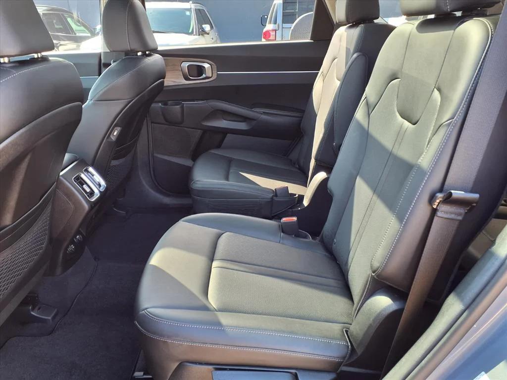 used 2023 Kia Sorento car, priced at $29,900