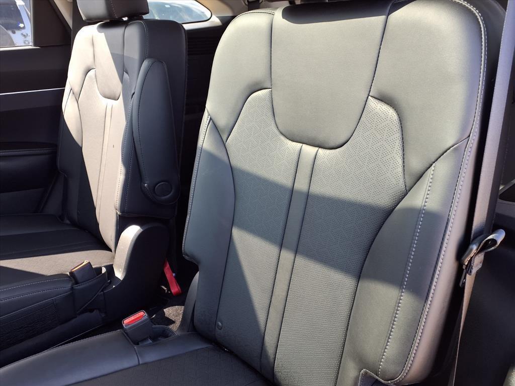 used 2023 Kia Sorento car, priced at $29,900