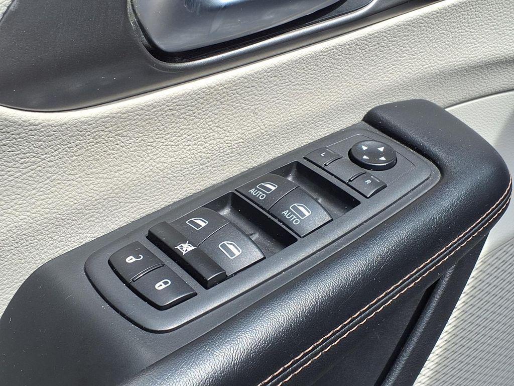used 2020 Chrysler Pacifica car, priced at $13,125