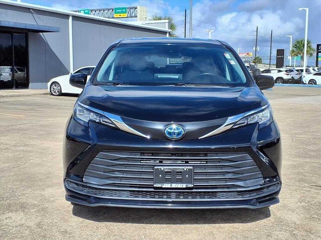 used 2023 Toyota Sienna car, priced at $34,600