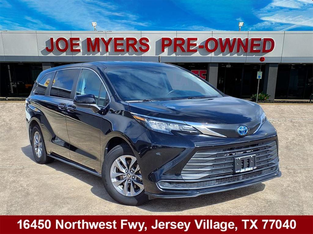 used 2023 Toyota Sienna car, priced at $34,600