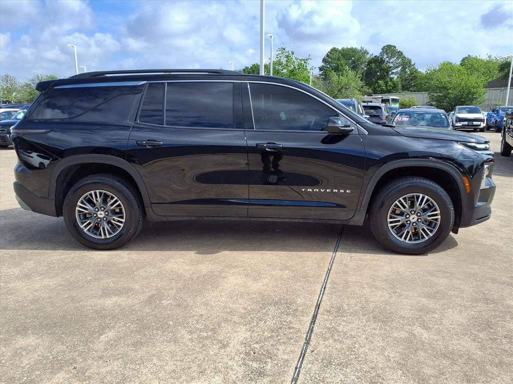 used 2025 Chevrolet Traverse car, priced at $35,400