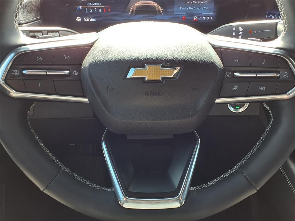 used 2025 Chevrolet Traverse car, priced at $35,400