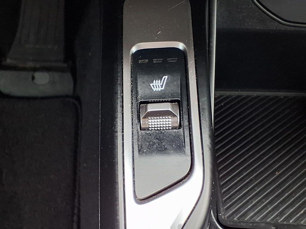 used 2025 Kia Sorento car, priced at $31,900