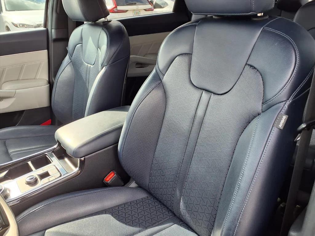 used 2022 Kia Sorento Plug-In Hybrid car, priced at $23,900